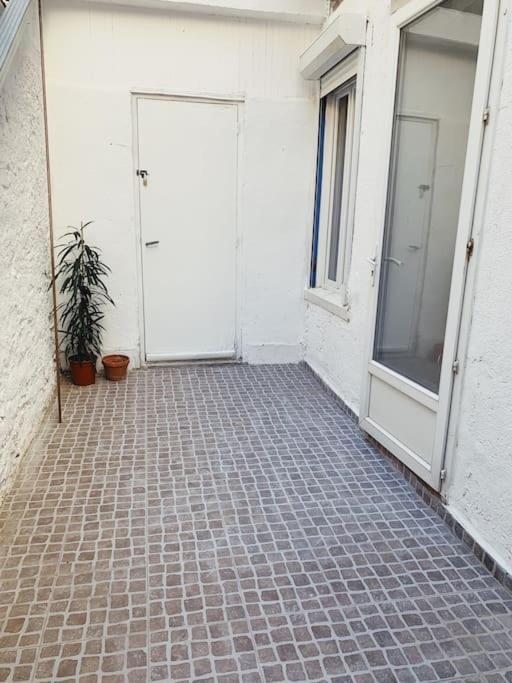 Rousquille: Patio Au Rdc D'une Maison Calme